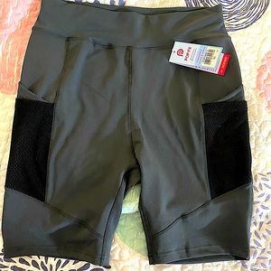 Brand new. Never been worn. The tag is only on one item.  I lost weight❤️